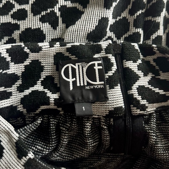 Animal Print Pleated High-Waisted Mini Skirt - Size 1 ⭐🐆 - Picture 2 of 9